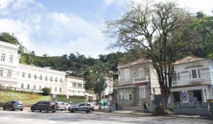 O Museu de Porcelana fica ao lado do Relógio das Flores